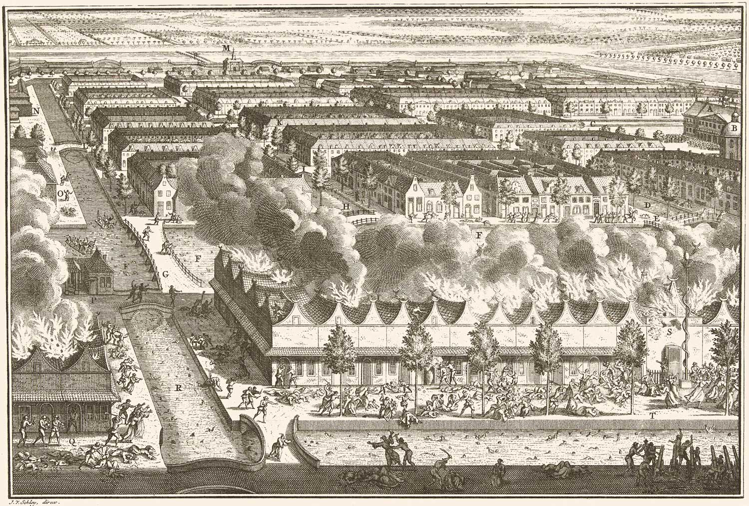 Line illustration of the Batavia Massacre, a massacre in which thousands of ethnic Chinese people were killed on Java in 1740. The illustration shows a city with rows of buildings, with the nears row engulfed in flames. In front of the burning buildings, people can be seen attacking other people.